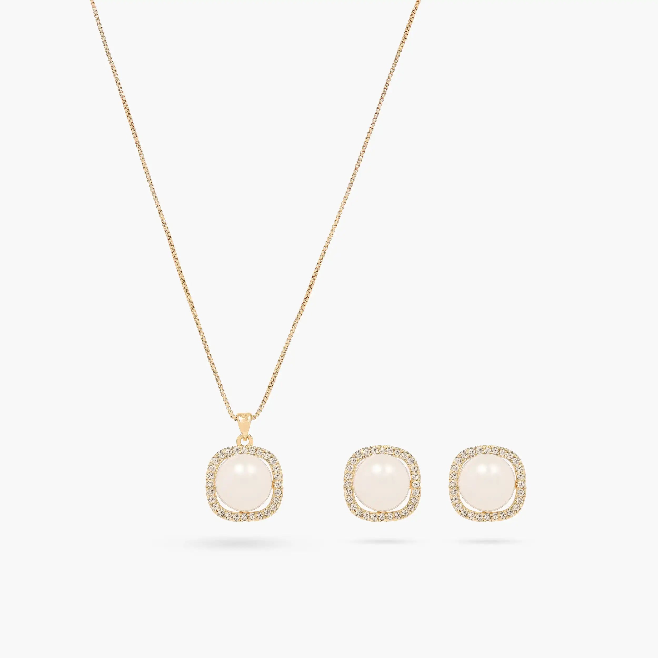 Royal Elegant Pearly Necklace