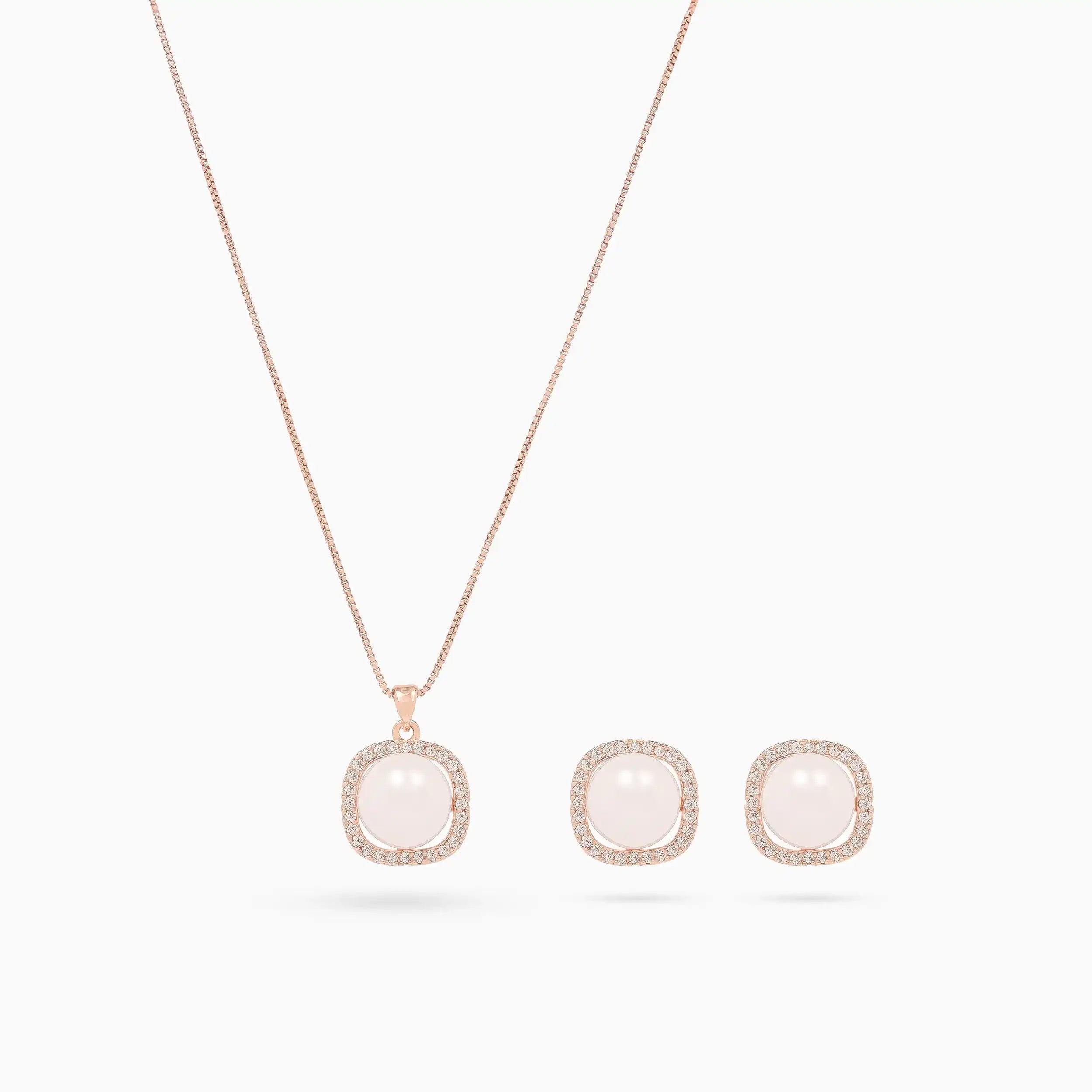 Royal Elegant Pearly Necklace