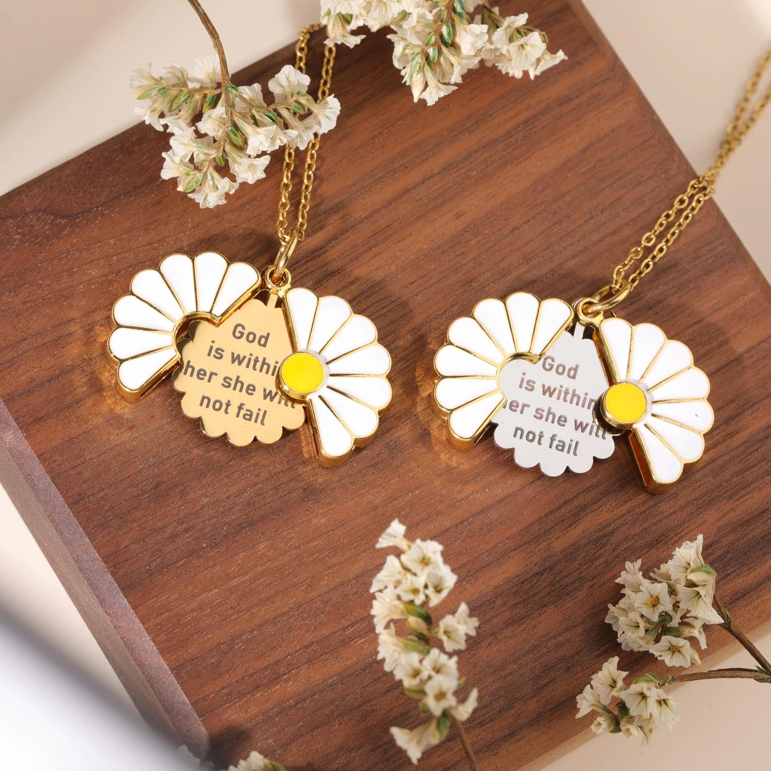 Secret Daisy Necklace